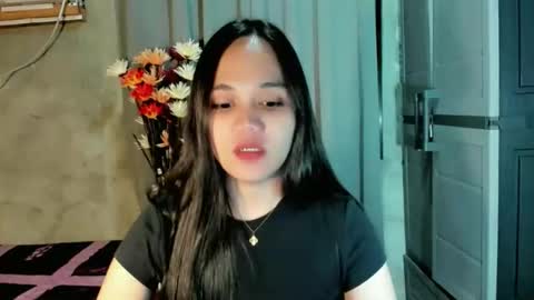 hilarymolly online show from 4, 6, 2026