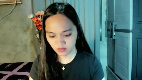 hilarymolly online show from 12, 6, 2026