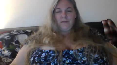 hippysnewhere online show from 16, 5, 2026