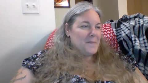 hippysnewhere online show from 8, 6, 2026