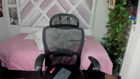 Holly online show from 19, 6, 2026