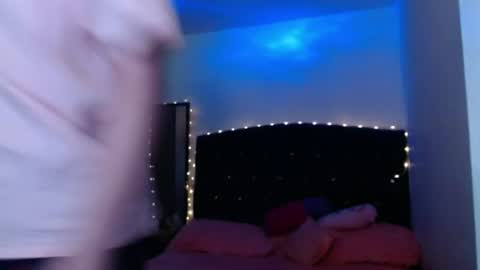 holy_julii online show from 22, 7, 2026