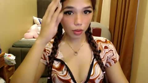 holy_molly1 online show from 12, 6, 2026