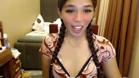 holy_molly1 online show from 24, 6, 2026