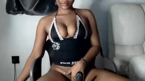 Snapshot of hot_chocoxxxx chatting on 18, 4, 2026 sonia mis choco online show from 18, 4, 2026