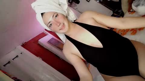 its me CLAUDIA online show from 6, 4, 2026