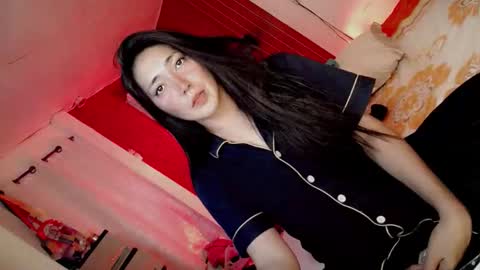 its me CLAUDIA online show from 8, 4, 2026