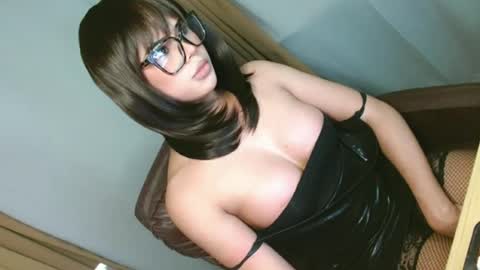 hotasian_ online show from 12, 6, 2026