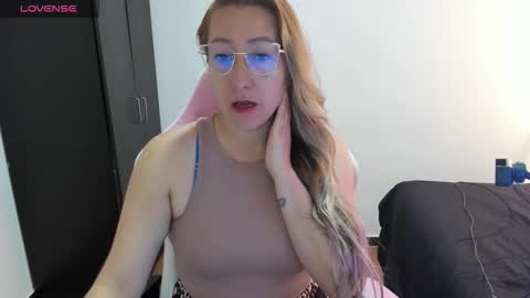 Snapshot of hottychrystal chatting on 8, 5, 2026 hottychrystal online show from 8, 5, 2026