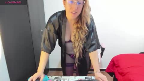 Snapshot of hottychrystal chatting on 27, 5, 2026 hottychrystal online show from 27, 5, 2026