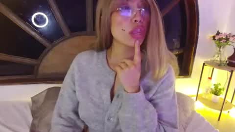 ILAYNA Independient model online show from 25, 6, 2026