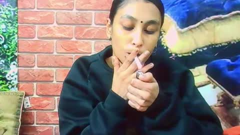 indiansexybutt4u2luv online show from 16, 6, 2026
