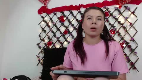 isabella_jaramillo online show from 4, 6, 2026
