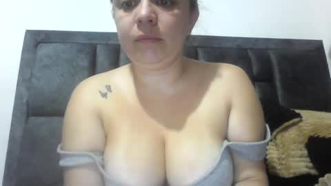 isabellaa_hills_ online show from 19, 6, 2026