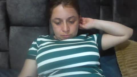 isabellaa_hills_ online show from 10, 7, 2026
