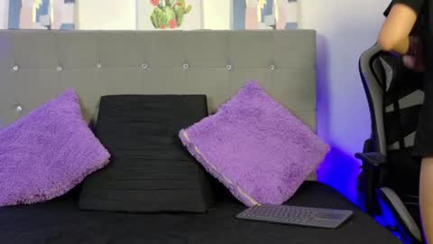Ivy Heat online show from 24, 6, 2026