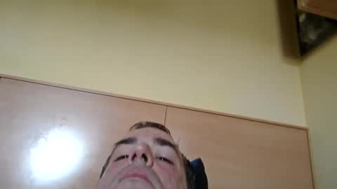javier83max online show from 30, 5, 2026