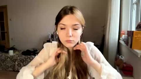 Hey EveryoneIm Kimi  Glad to see you in my room We almost hit 10 Thumb up in one day   online show from 13, 2, 2026