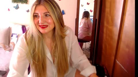 Jolie Mature online show from 3, 6, 2026