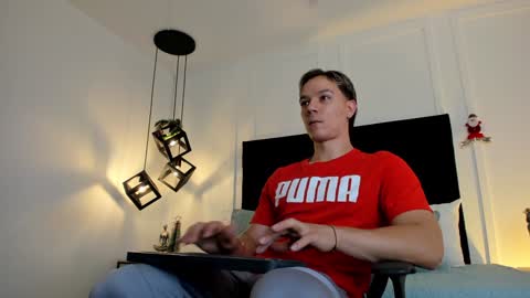 Jonathan Danielss  online show from 3, 12, 2024