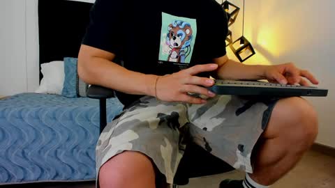 Jonathan Danielss  online show from 31, 1, 2025