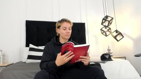 Jonathan Danielss  online show from 12, 2, 2025