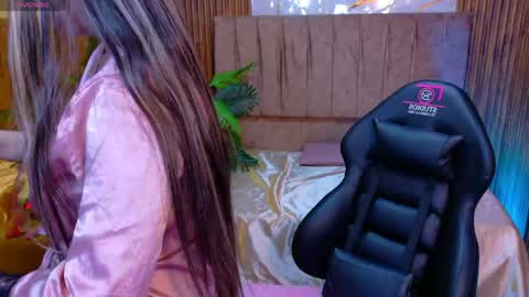JUANITA online show from 5, 6, 2026