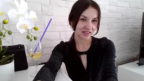 Julia online show from 8, 6, 2026