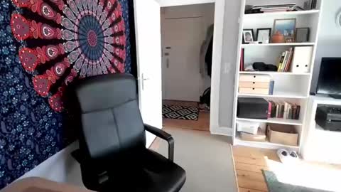 juliasometimes online show from 27, 2, 2025