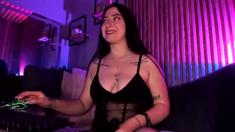   online show from 15, 6, 2026