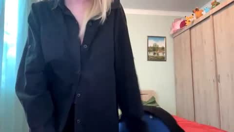 Mia 1st day here online show from 1, 7, 2026