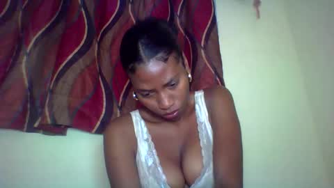 Snapshot of karoliee chatting on 25, 5, 2026 karoliee online show from 25, 5, 2026