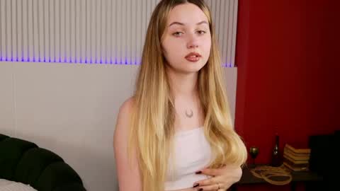 Snapshot of kerry_mell chatting on 16, 4, 2026 kerry_mell online show from 16, 4, 2026