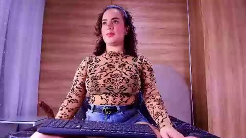 kiaralopez_ online show from 17, 6, 2026