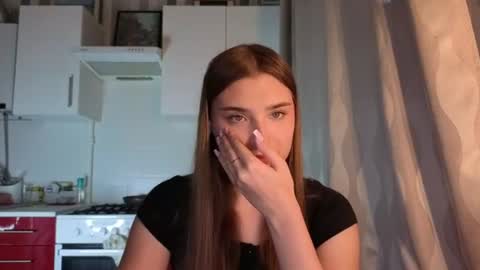 Ola my name is Lissa  Lets hit 10 Thumbs Up together   online show from 18, 6, 2026
