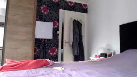 sexysexyhotwetpinkredpussy online show from 17, 6, 2026
