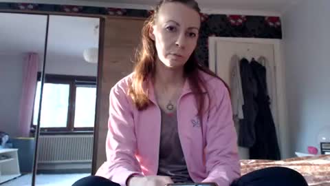 sexysexyhotwetpinkredpussy online show from 19, 6, 2026