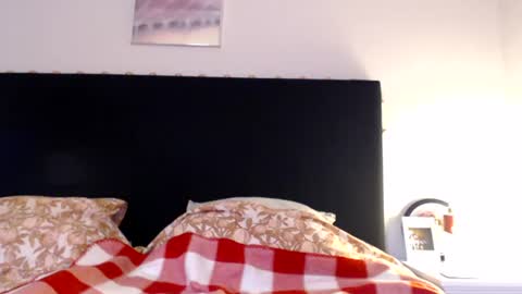 sexysexyhotwetpinkredpussy online show from 21, 6, 2026