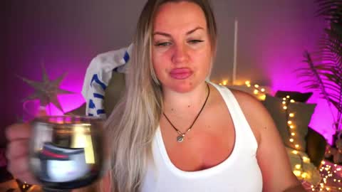 Kira online show from 4, 6, 2026