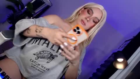 Snapshot of kiramillerxx chatting on 28, 5, 2026 Its your girl KIRA online show from 28, 5, 2026