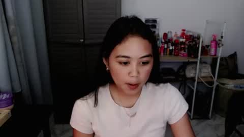 kisses_avery online show from 10, 6, 2026