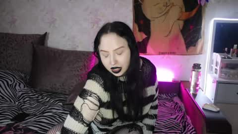 Hey  Im Ellie  if you like me and like my show give me a thumbs up hehe online show from 1, 6, 2026