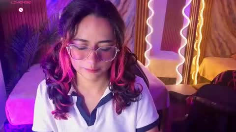 kristen_tay online show from 10, 6, 2026
