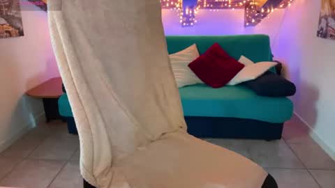 Kylie  online show from 19, 6, 2026