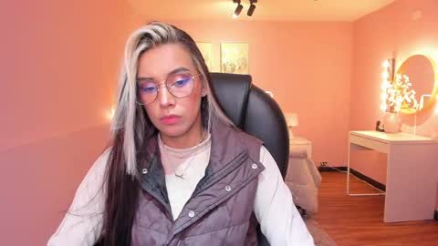 Snapshot of la_monitora chatting on 17, 5, 2026 T A T I A N A online show from 17, 5, 2026