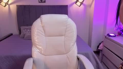  L A R A   online show from 19, 6, 2026