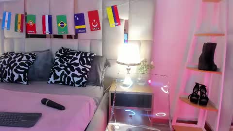 laura_dicardy online show from 17, 6, 2026