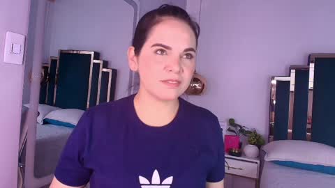 laura hotties online show from 31, 5, 2026