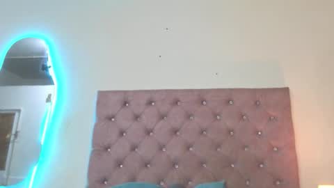 laurenlaine online show from 7, 6, 2026