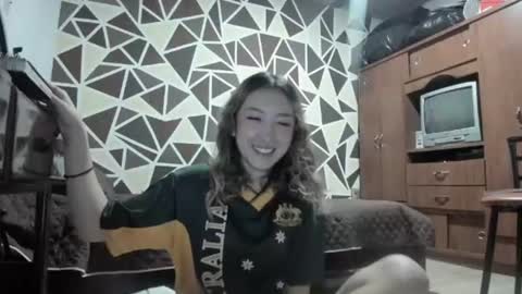 laurenn_111 online show from 24, 6, 2026